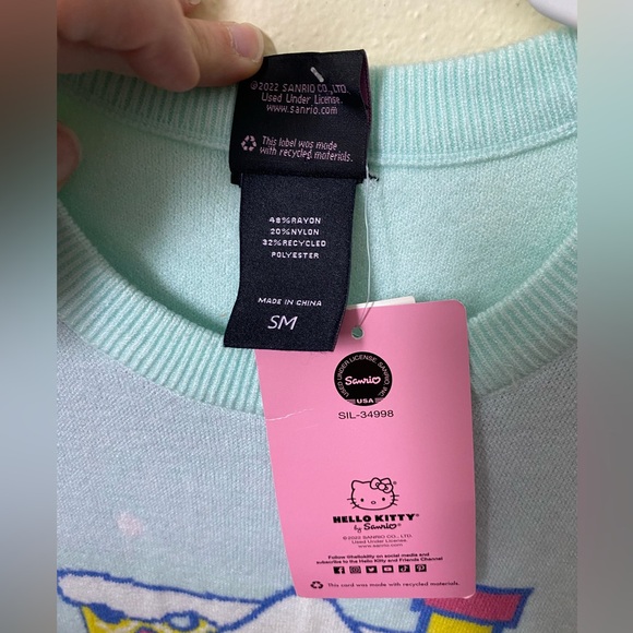 🧁 *NWT* Hello Kitty Holiday Sweater from Box Lunch Adult S - Picture 4 of 5